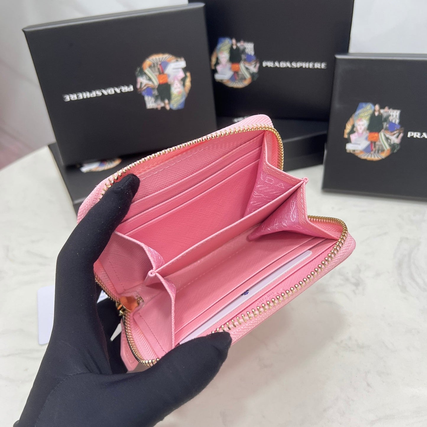 【プラダ】女性に人気のミニコインパース エレガントな印象 今だけ特価