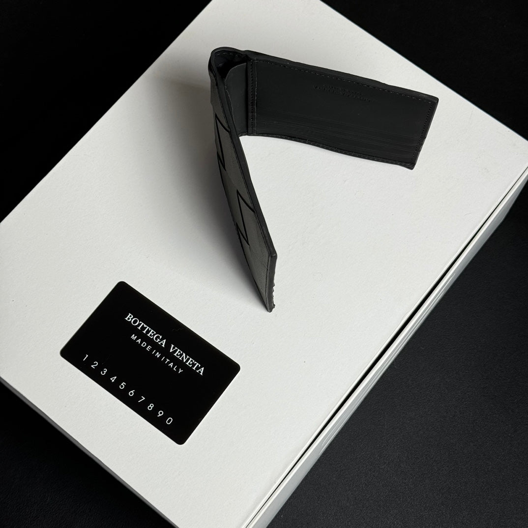 【ボッテガヴェネタ】黒カセット 二つ折り 財布☆超人気☆