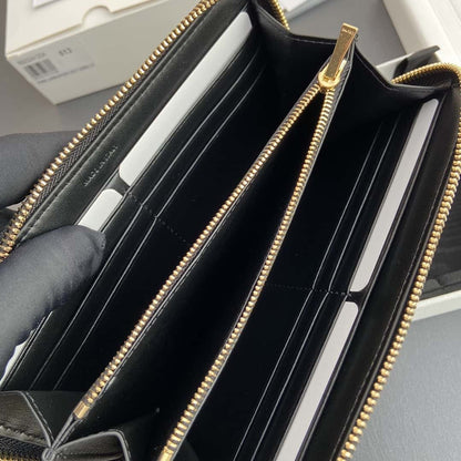 【セリーヌ】新作 人気商品ラージ ジップウォレットキュイルトリオンフ