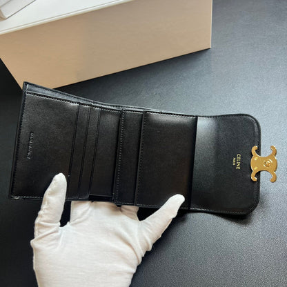 【セリーヌ】大人気スモール フラップ トリオンフ 三折り財布