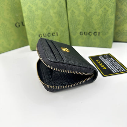 【グッチ】 ミニマリストに最適！シンプルで上品な短財布