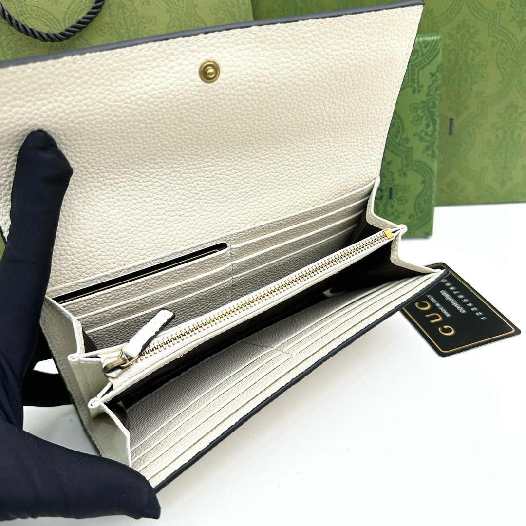 【グッチ】 春と夏定番人気♪ 薄型デザインでどんなシーンにもマッチ