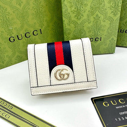 【グッチ】 個性的なデザイン 短財布 春夏限定コレクション