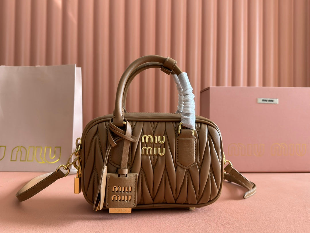 【ミュウミュウ】アルカディ マテラッセ レザー バッグ スモール 8色