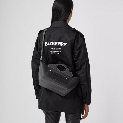 【バーバリー】新作·ミニ レザー ソフトポケットトート バーバリーロゴ