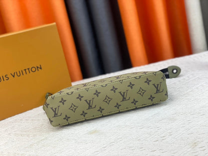 【ルイヴィトン】ポシェット・ヴォワヤージュ・スープル 今季新作 手持ちに最適な逸品