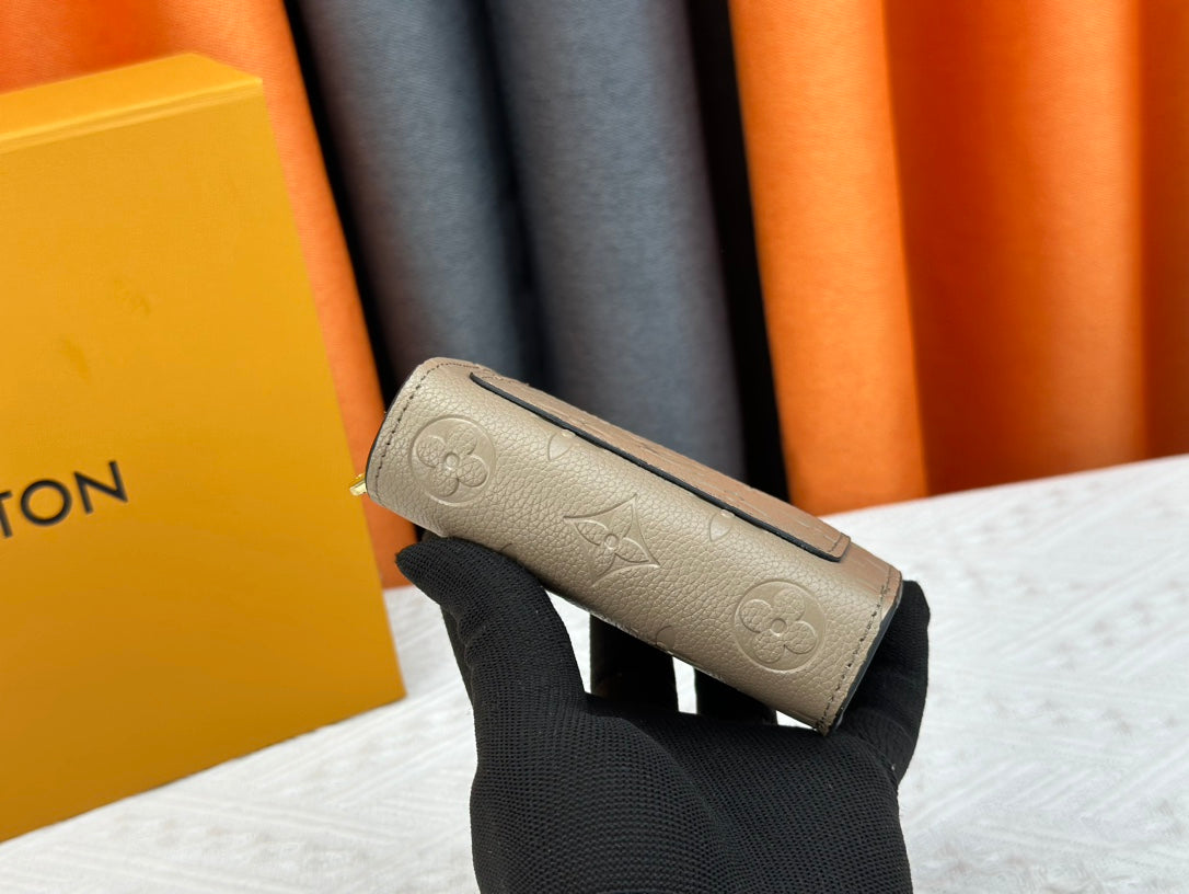 【ルイヴィトン】ミニ財布 小さな中に大きな収納力 即完売予感