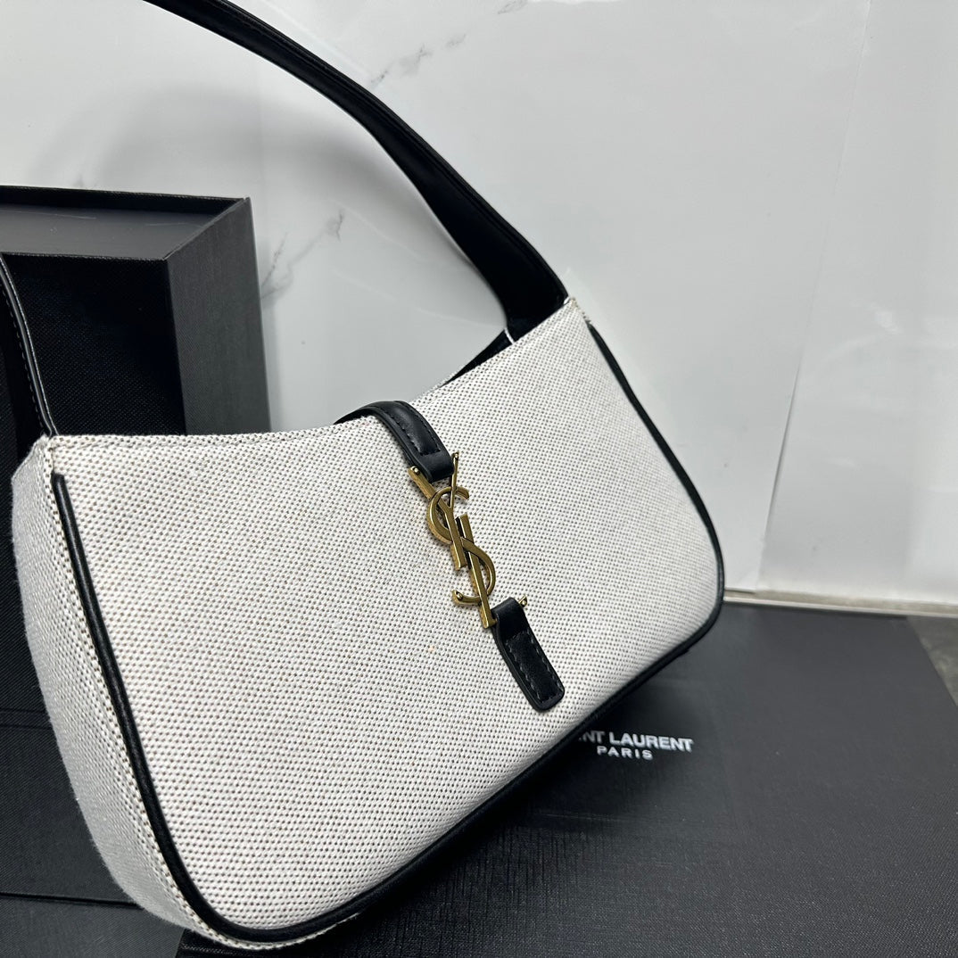 【サンローラン】LEA57ショルダーバッグ 軽量＆カジュアル 数量限定