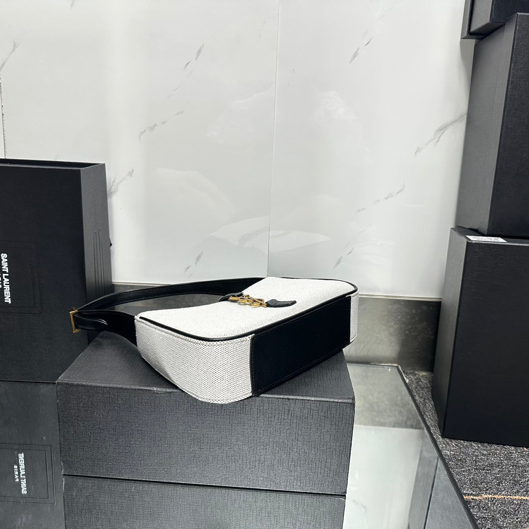 【サンローラン】LEA57ショルダーバッグ 軽量＆カジュアル 数量限定