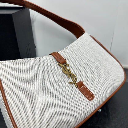 【サンローラン】LEA57ショルダーバッグ 軽量＆カジュアル 数量限定