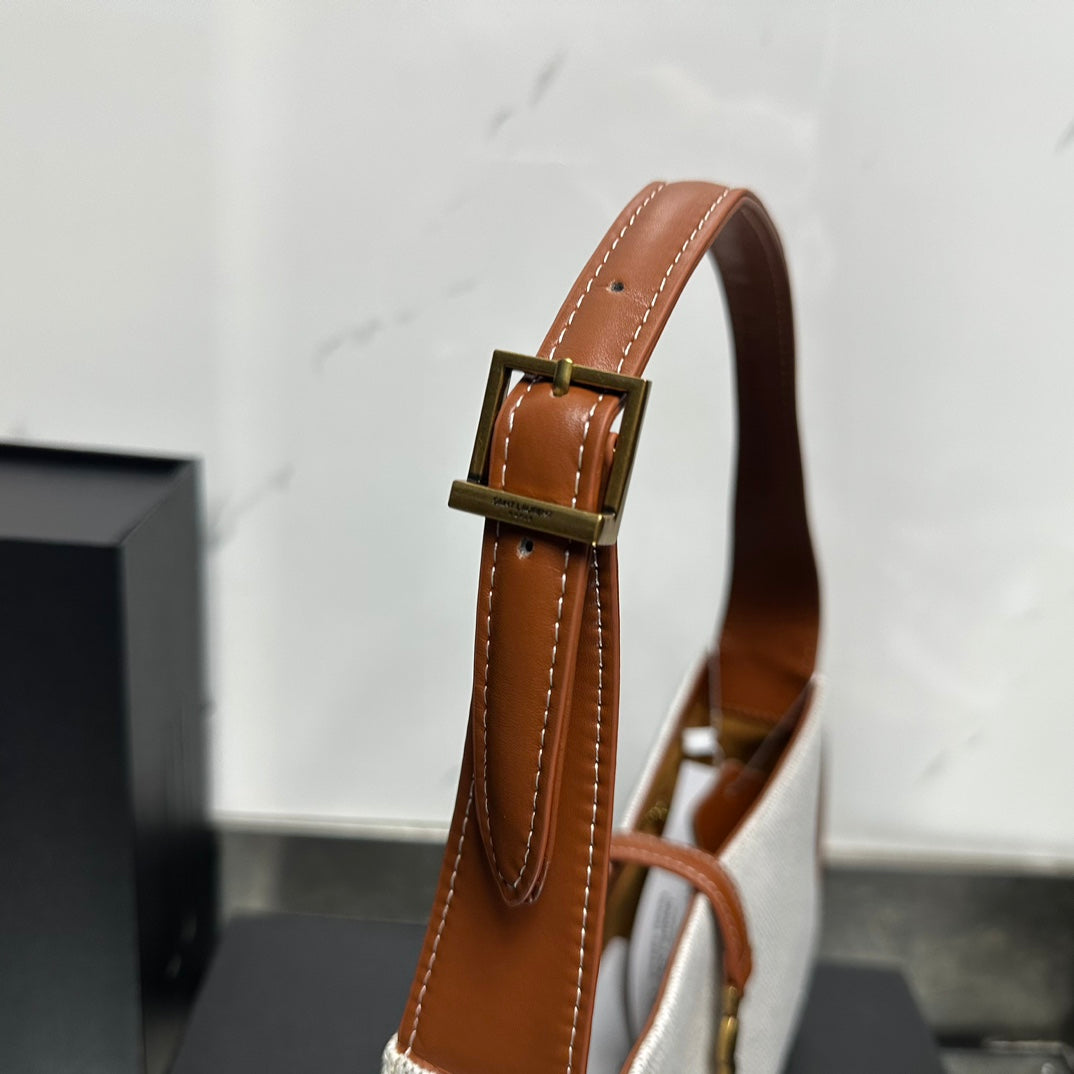 【サンローラン】LEA57ショルダーバッグ 軽量＆カジュアル 数量限定