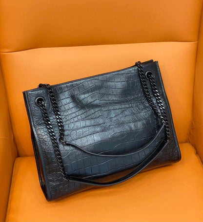 【サンローラン】話題のNikiクロコ型押しバッグ 実用性とデザイン性を両立