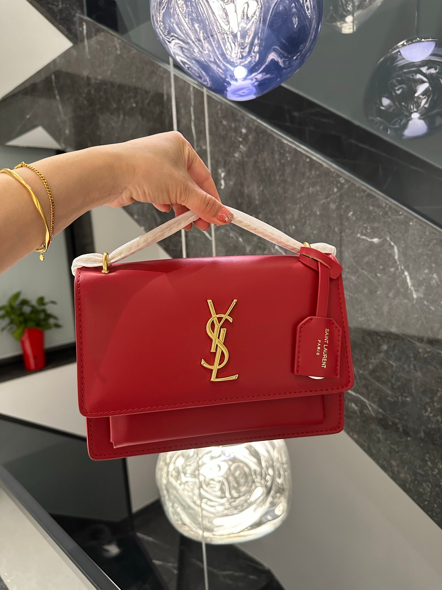 【サンローラン】スムースレザーのサンセットミディアム